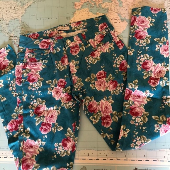 NEW WITH TAGS FLORAL SKINNY JEANS - Picture 5 of 7